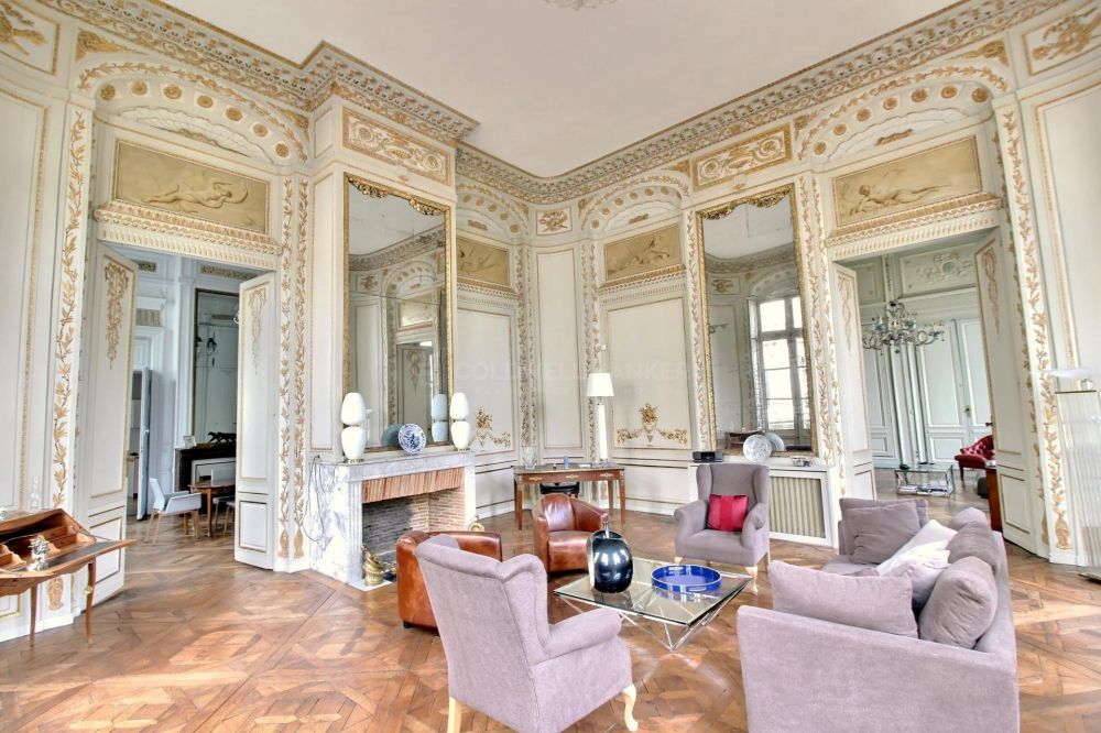 vente Grand appartement prestigieux avec ascenseur et places de parking à BORDEAUX