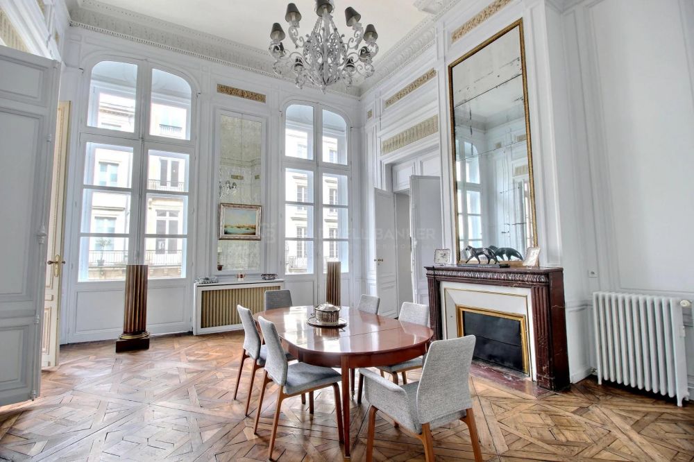 acheter Grand appartement prestigieux avec ascenseur et places de parking à BORDEAUX