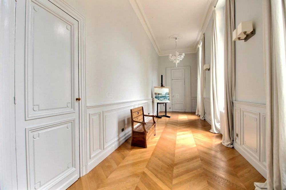 achat Grand appartement prestigieux avec ascenseur et places de parking à BORDEAUX