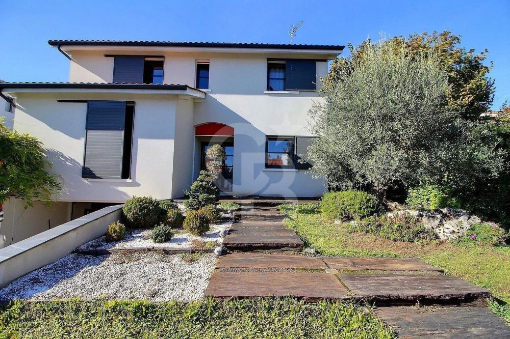 Belle maison familiale contemporaine avec piscine et garage à vendre BORDEAUX CAUDÉRAN