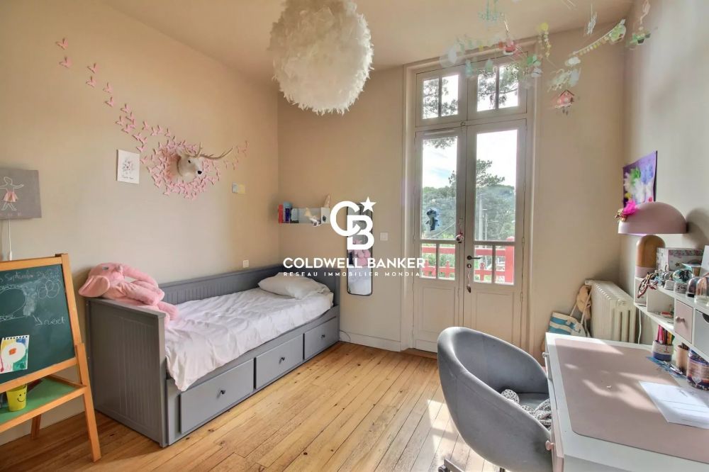 Arcachonnaise rénovée à vendre à Arcachon Le Moulleau - avec piscine, proche plages et commerces