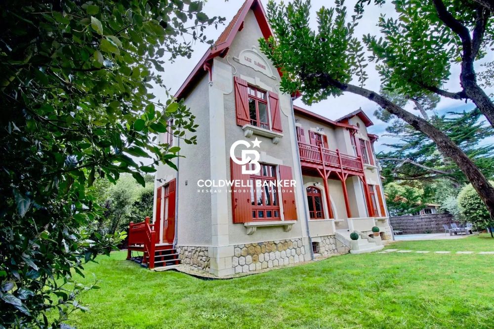 Arcachonnaise rénovée à vendre à Arcachon Le Moulleau - avec piscine, proche plages et commerces