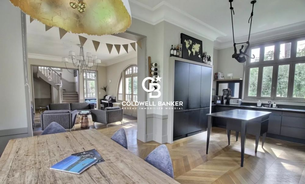 Arcachonnaise rénovée à vendre à Arcachon Le Moulleau - avec piscine, proche plages et commerces