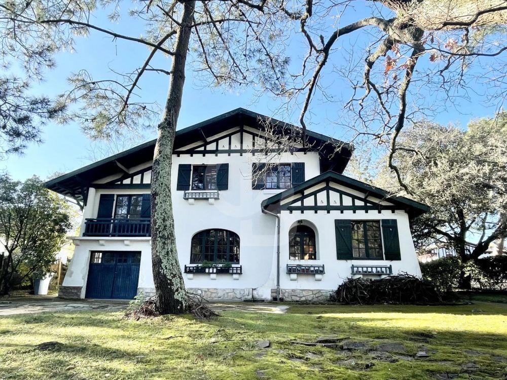 Magnifique villa de charme à vendre à 50 mètres de la plage LE MOULLEAU