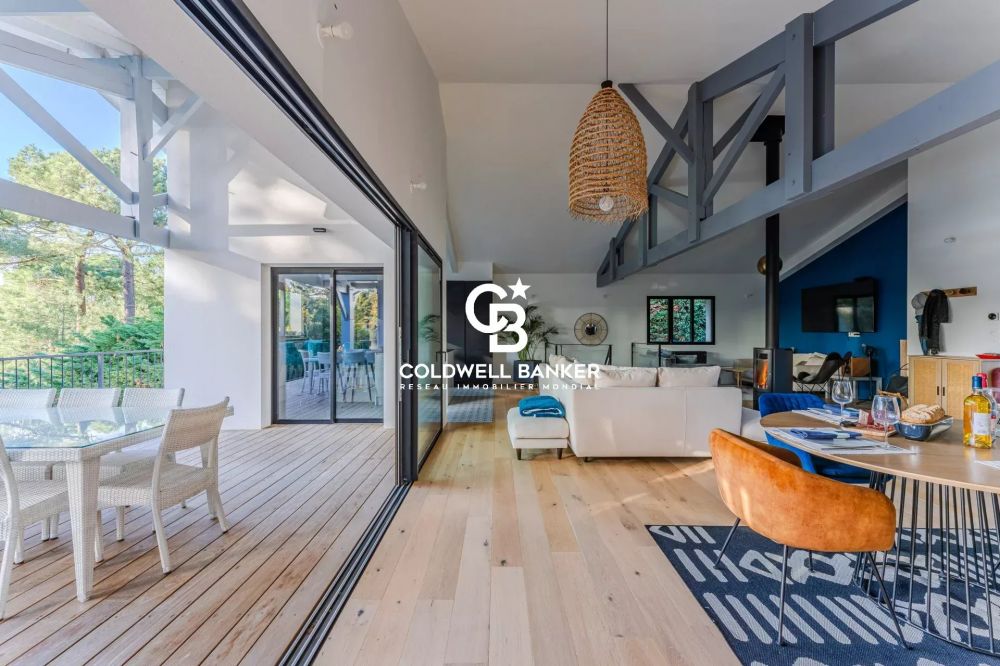 Maison à vendre à Pyla-sur-Mer – rénovée, 5 chambres à deux pas de la plage avec terrasse