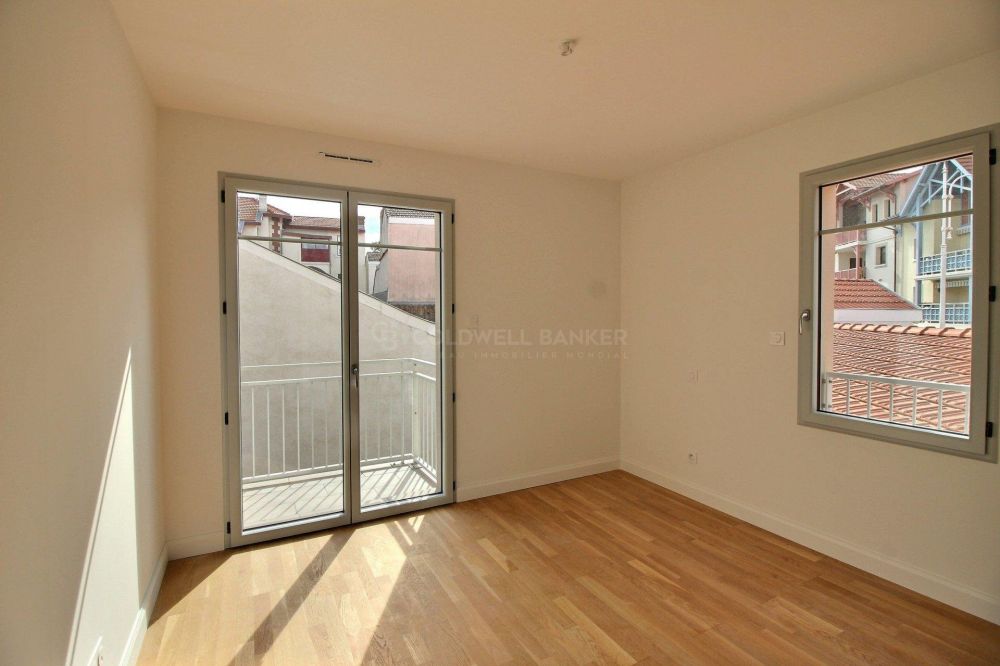 Maison de ville neuve avec ascenseur garage et jardin à vendre ARCACHON