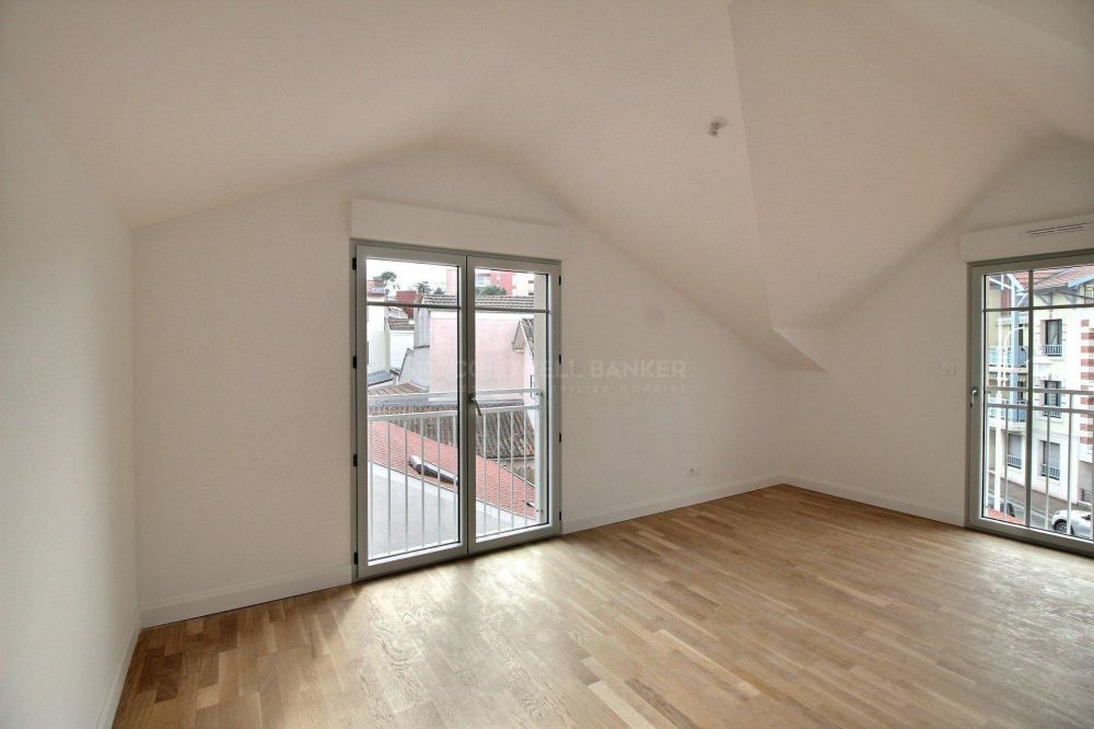 Recherche maison de ville neuve avec ascenseur garage et jardin ARCACHON