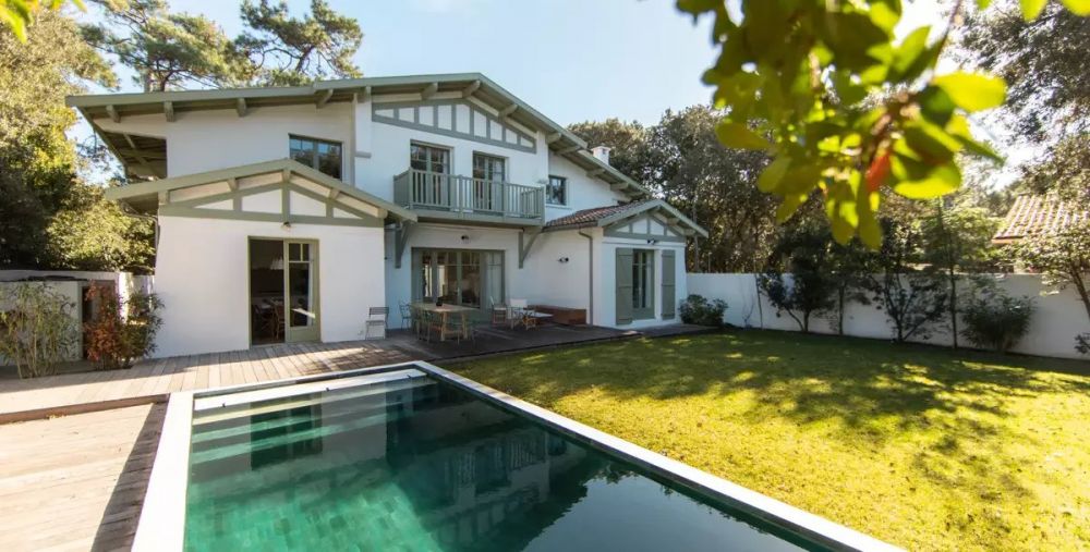 Villa exceptionnelle avec vue bassin et accès direct plage à vendre Pyla sur Mer