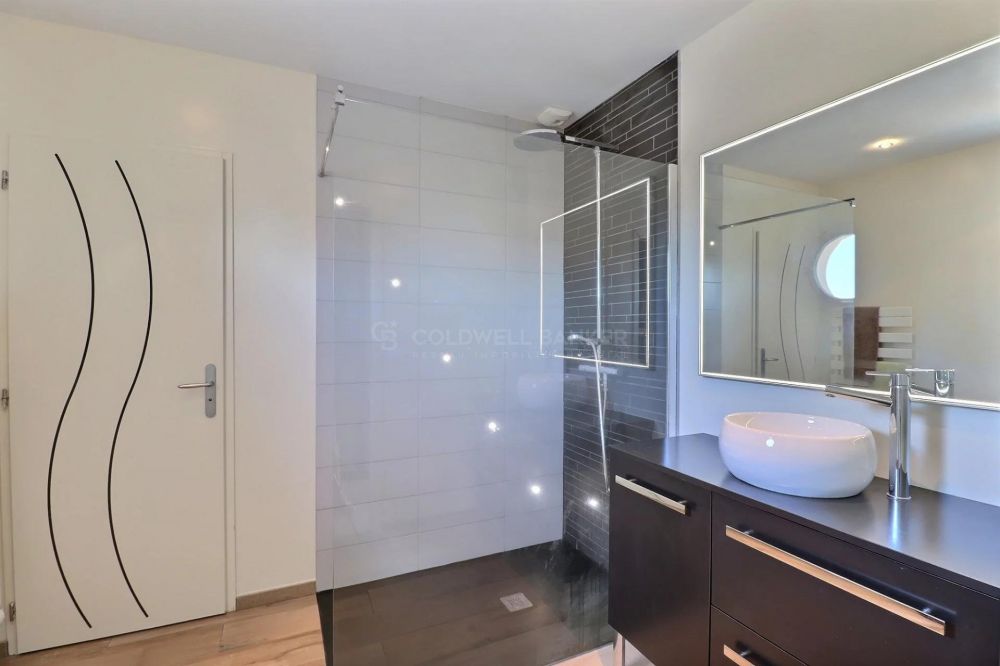 achat Maison contemporaine avec piscine chauffée à ANDERNOS-LES-BAINS