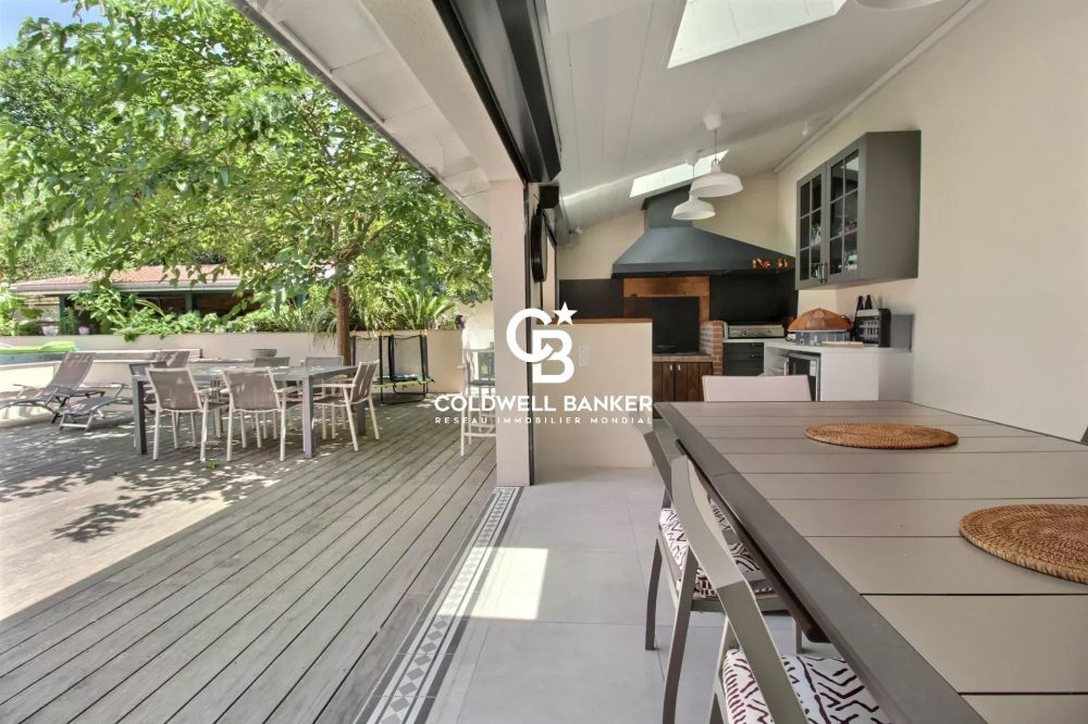 Maison à vendre Andernos-les-Bains - 5 suites avec piscine, garage double et prestations haut de gamme