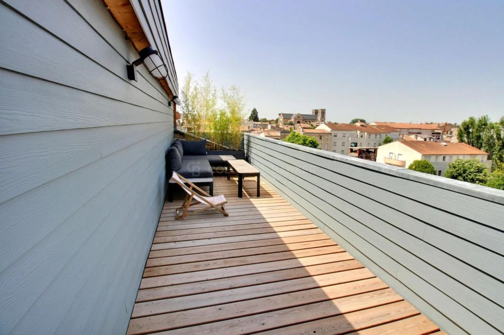 recherche Superbe appartement en duplex avec terrasse panoramique à BORDEAUX PALAIS GALLIEN