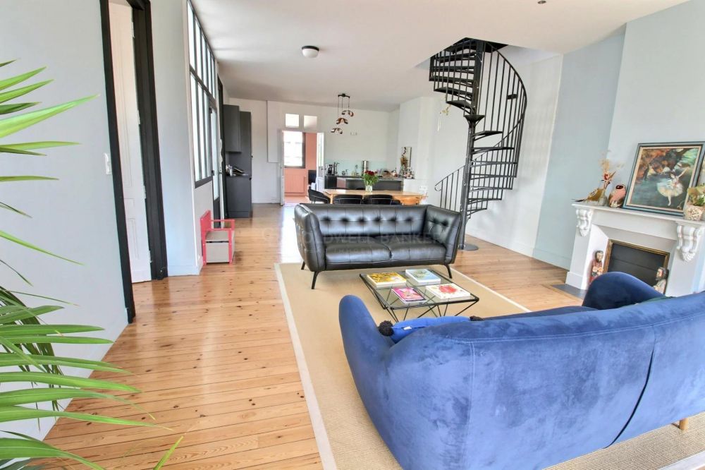 Superbe appartement en duplex avec terrasse panoramique à BORDEAUX PALAIS GALLIEN