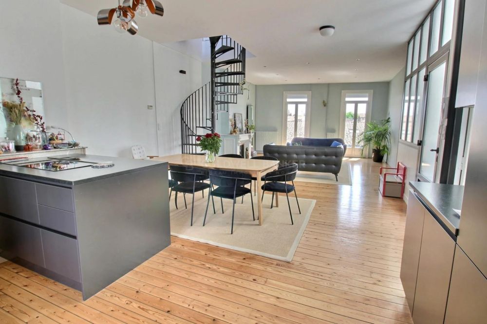 achat Superbe appartement en duplex avec terrasse panoramique à BORDEAUX PALAIS GALLIEN