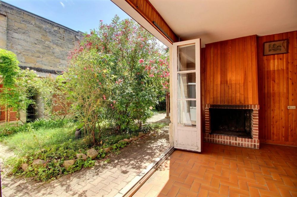 achat Demeure à rafraîchir avec dépendances à BORDEAUX LABOTTIÈRE