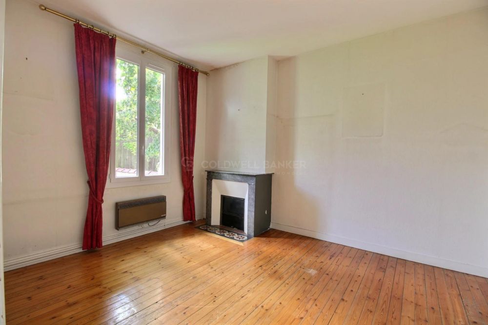 recherche Demeure à rafraîchir avec dépendances à BORDEAUX LABOTTIÈRE à vendre