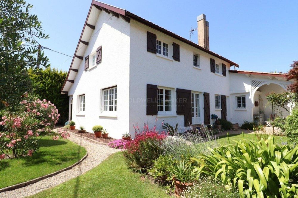 Grande villa avec jardin à vendre ANDERNOS-LES-BAINS LE BETEY