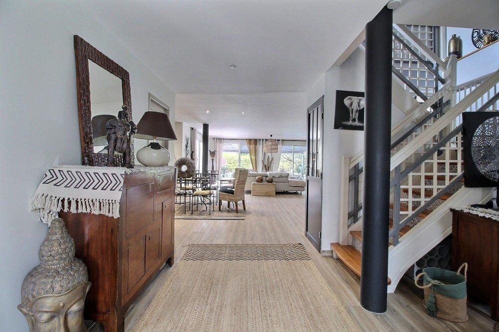 Grande villa contemporaine avec piscine - Arès à vendre