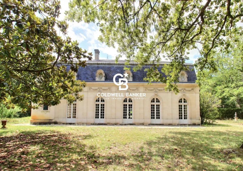 Authentique chartreuse à vendre près de Bordeaux - Propriété du 19e siècle, à rénover, sur un parc de 1,4 hectares