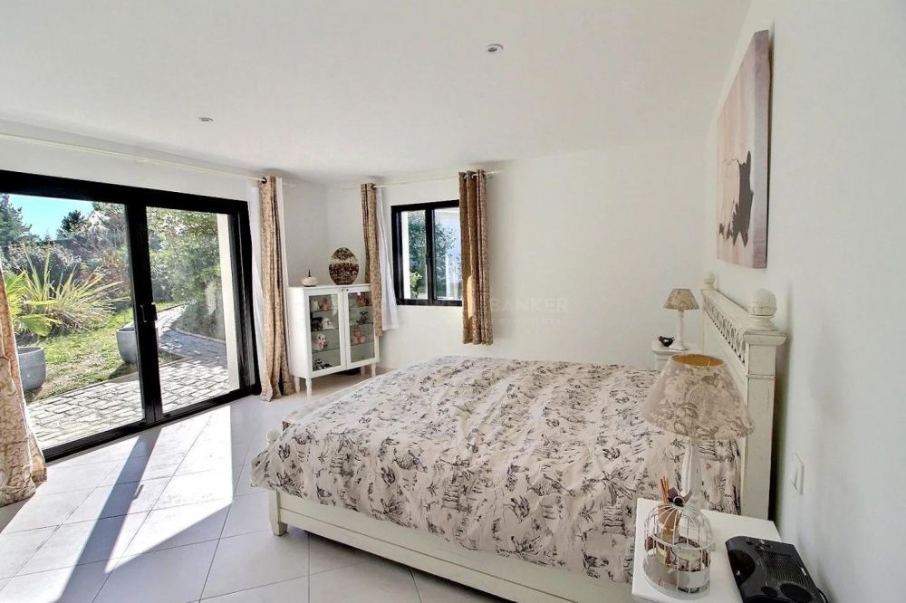 Villa familiale de standing avec piscine et grand terrain - proche Bordeaux Pompignac