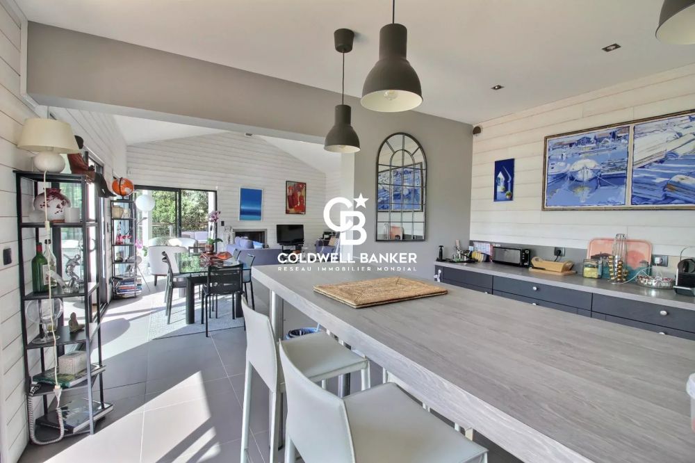 Maison à vendre à Arcachon Abatilles - contemporaine, vue pinède et terrasses ensoleillées