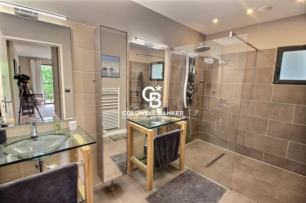 Maison à vendre à Arcachon Abatilles - contemporaine, vue pinède et terrasses ensoleillées