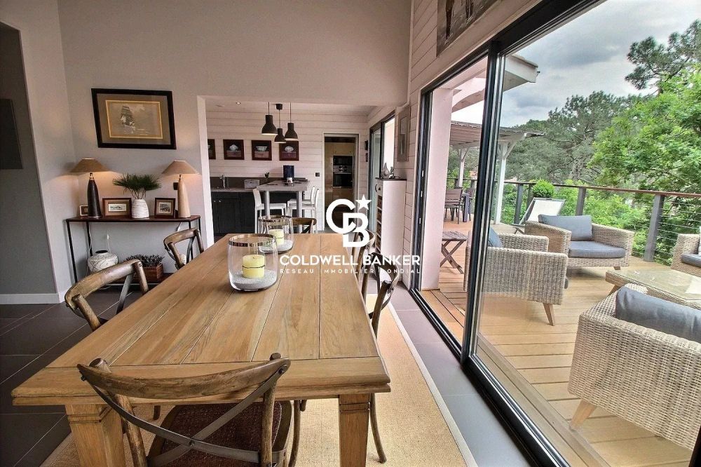 Maison à vendre à Arcachon Abatilles - contemporaine, vue pinède et terrasses ensoleillées