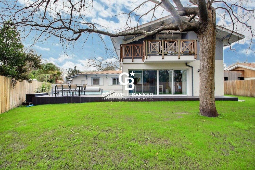 Grande villa avec piscine et locaux professionnels - Idéal investisseurs - Arès côté Bassin