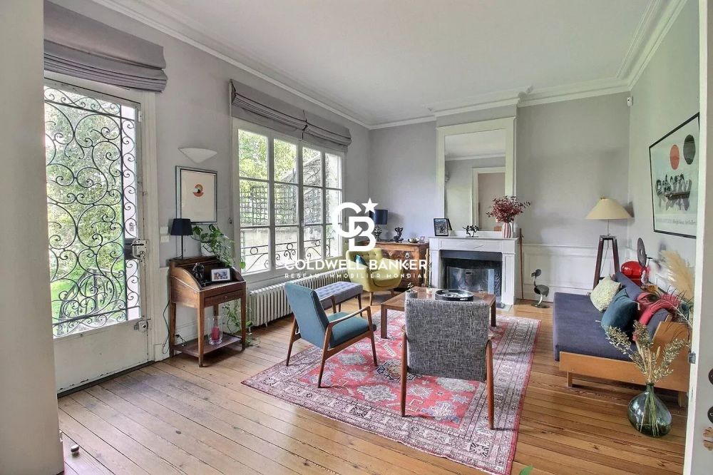 Maison familiale en pierre à vendre à Bordeaux Jardin Public - jardin de 180 m², dépendance et garage 