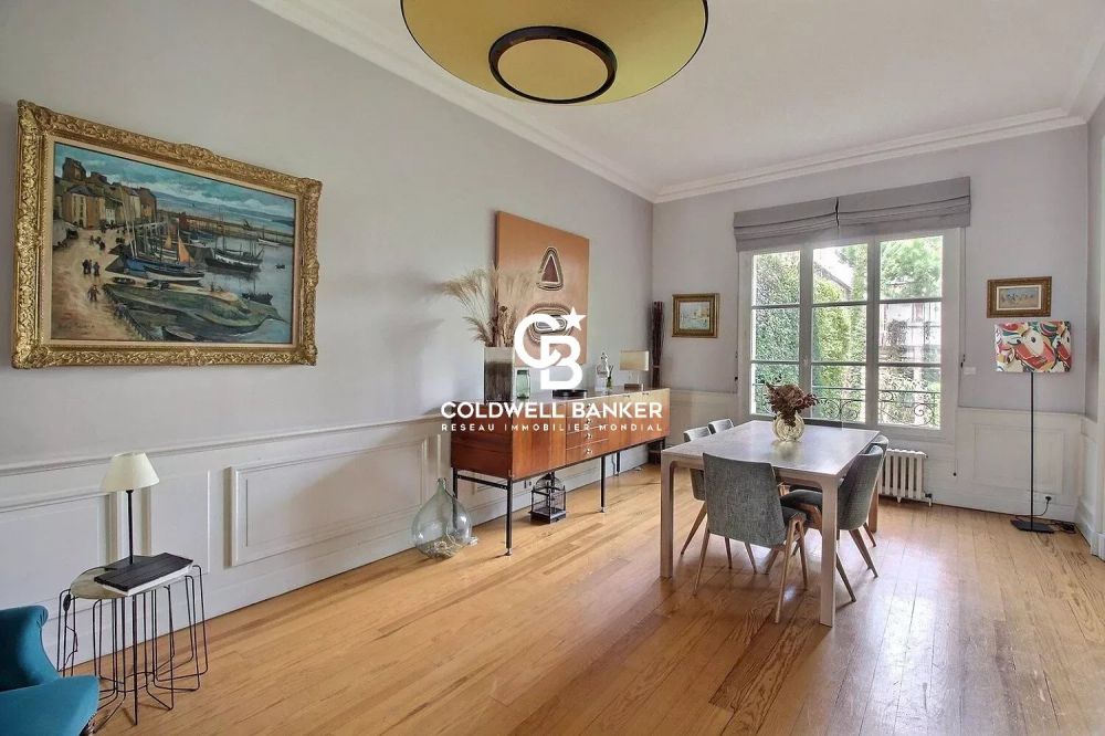 Maison familiale en pierre à vendre à Bordeaux Jardin Public - jardin de 180 m², dépendance et garage 