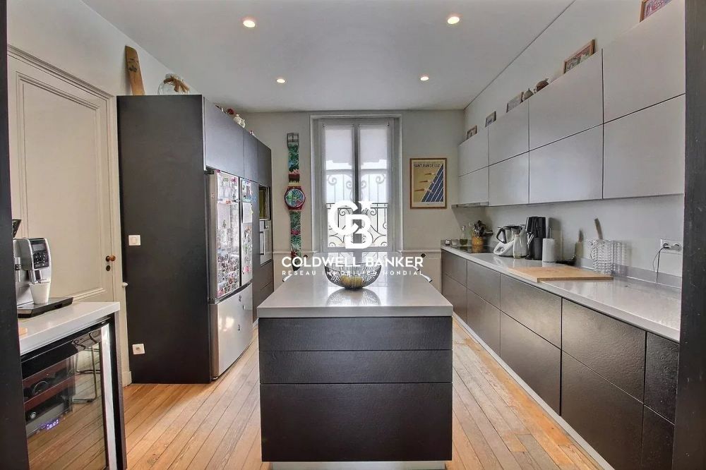 Maison familiale en pierre à vendre à Bordeaux Jardin Public - jardin de 180 m², dépendance et garage 