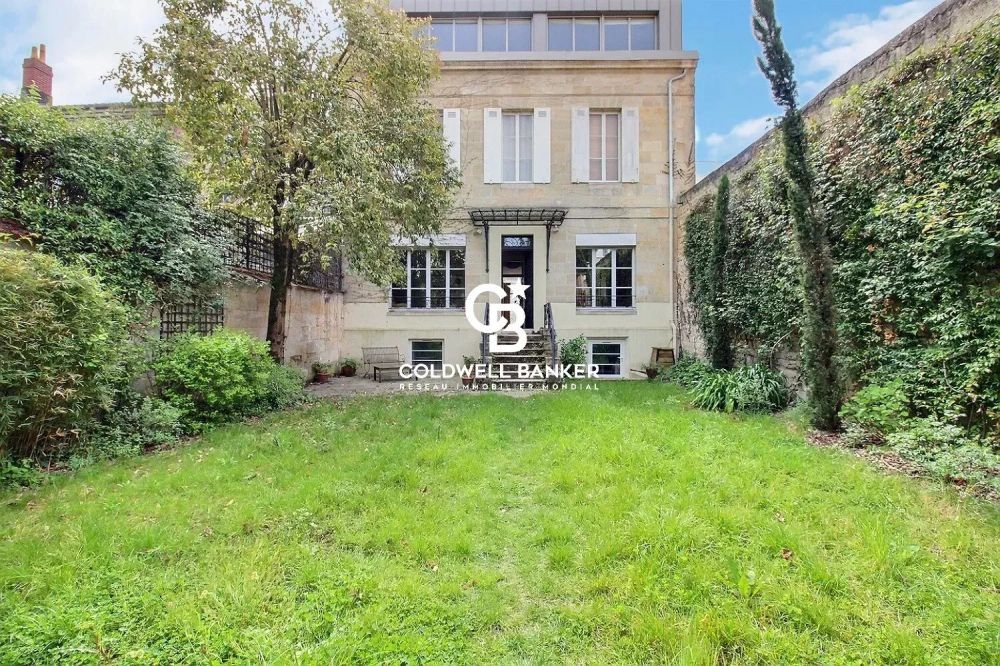 Maison familiale en pierre à vendre à Bordeaux Jardin Public - jardin de 180 m², dépendance et garage 