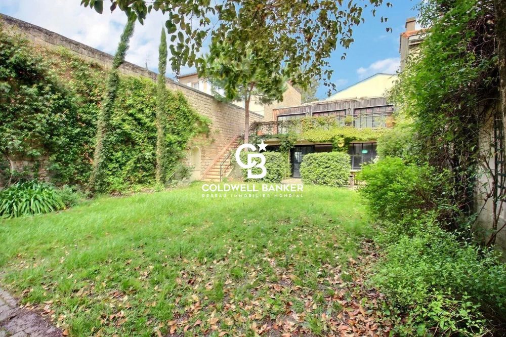 Maison familiale en pierre à vendre à Bordeaux Jardin Public - jardin de 180 m², dépendance et garage 