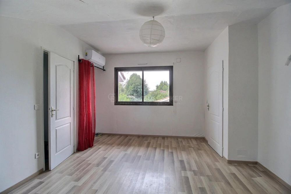 Spacieuse maison avec beau potentiel - Andernos-les-Bains