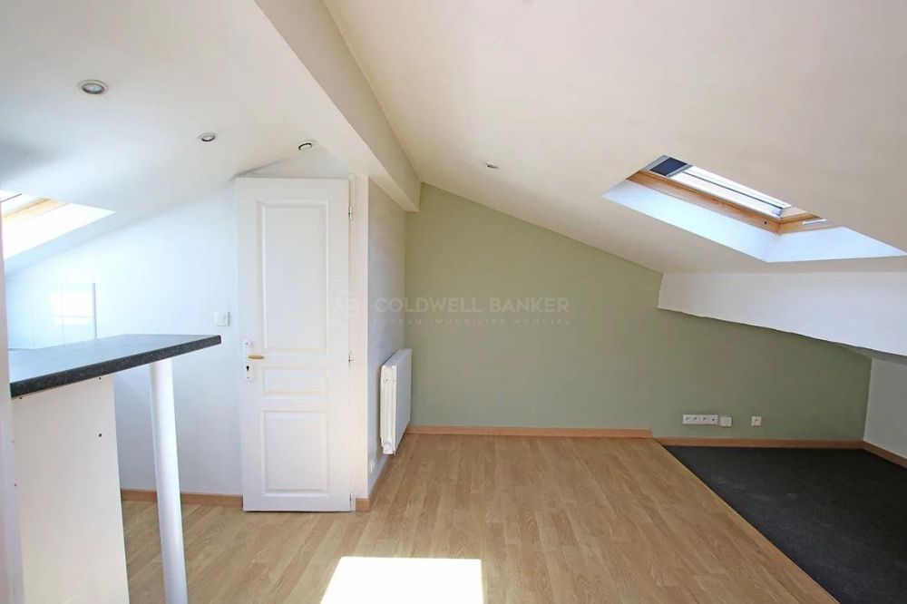 Appartement dans un très bel immeuble en pierre, aménageable en bureau - Bordeaux