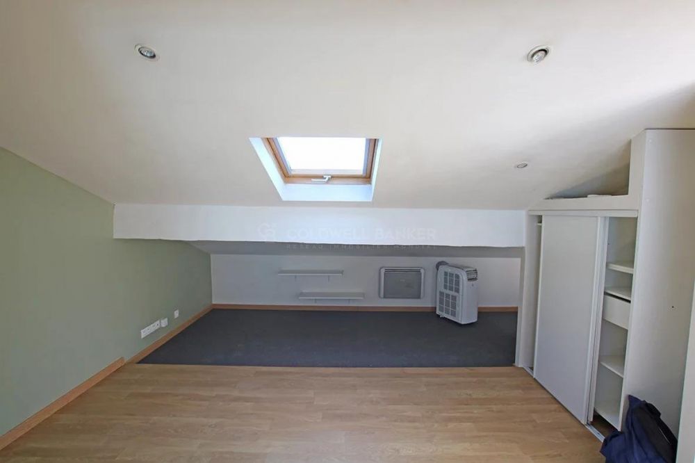 Appartement dans un très bel immeuble en pierre, aménageable en bureau - Bordeaux