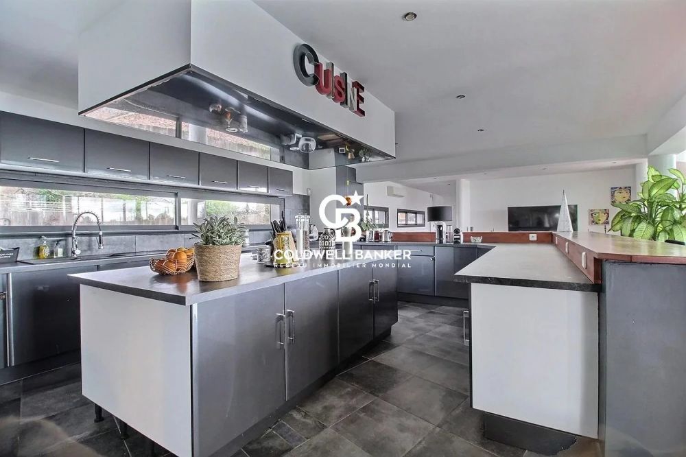 Spacieuse villa d'architecte aux belles prestations Proche Lacanau