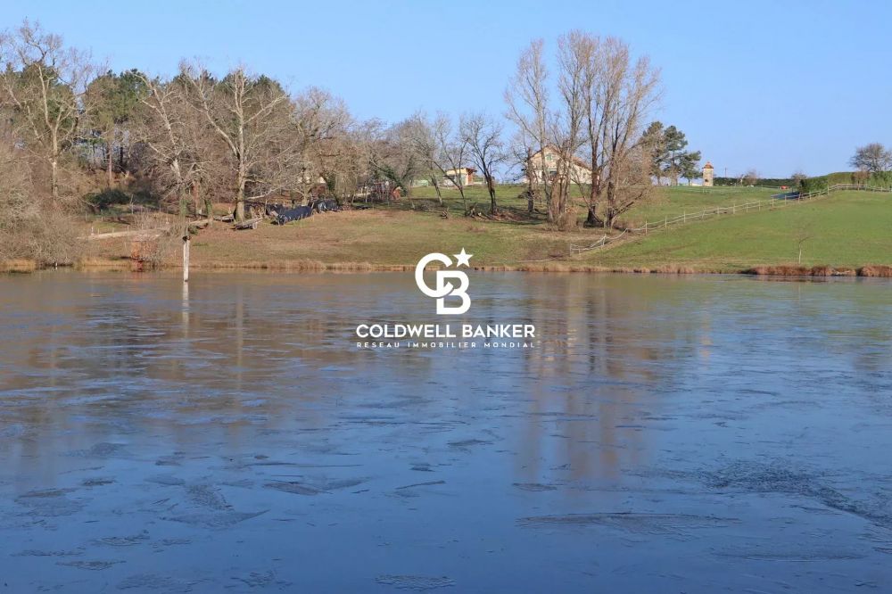 Maison de campagne à vendre en Dordogne - étang, 6,6 hectares, potentiiel locatif