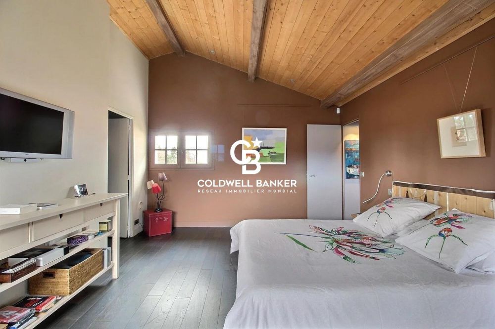 Belle bâtisse traditionnelle sur grand terrain à vendre Lanton Cassy