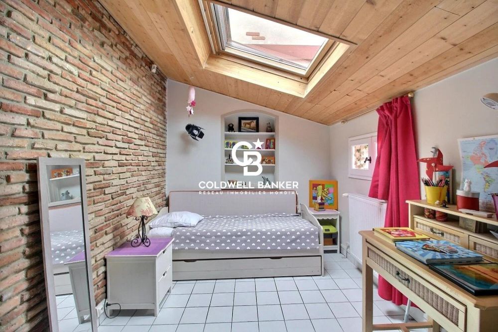 Belle bâtisse traditionnelle sur grand terrain à vendre Lanton Cassy