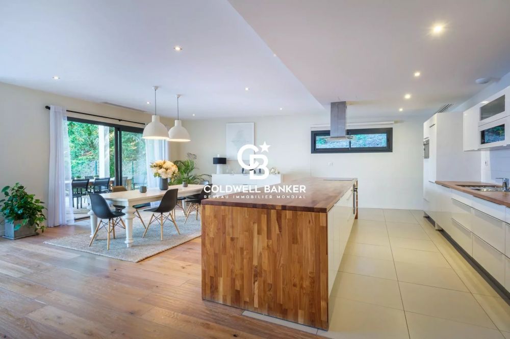 Propriété comprenant 2 villas à proximité de la plage Pereire à Arcachon