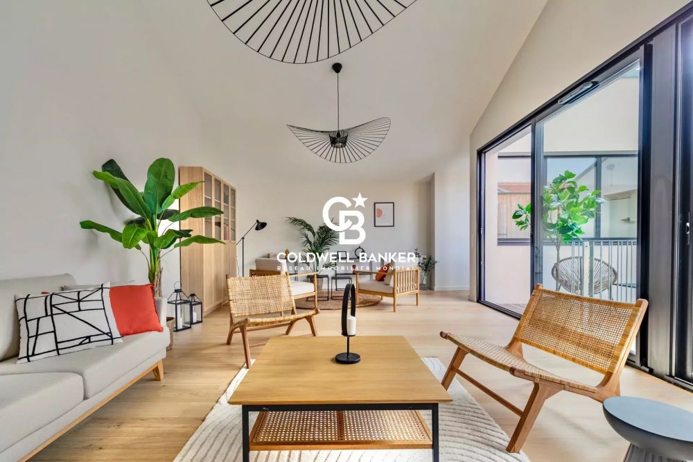 Maison de ville réhabilitée avec triple terrasse à vendre quartier des Chartrons Bordeaux