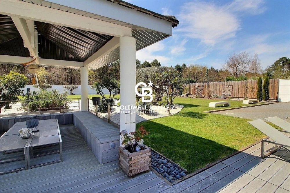 Maison d’architecte à vendre Pessac - moderne, avec piscine et prestations haut de gamme