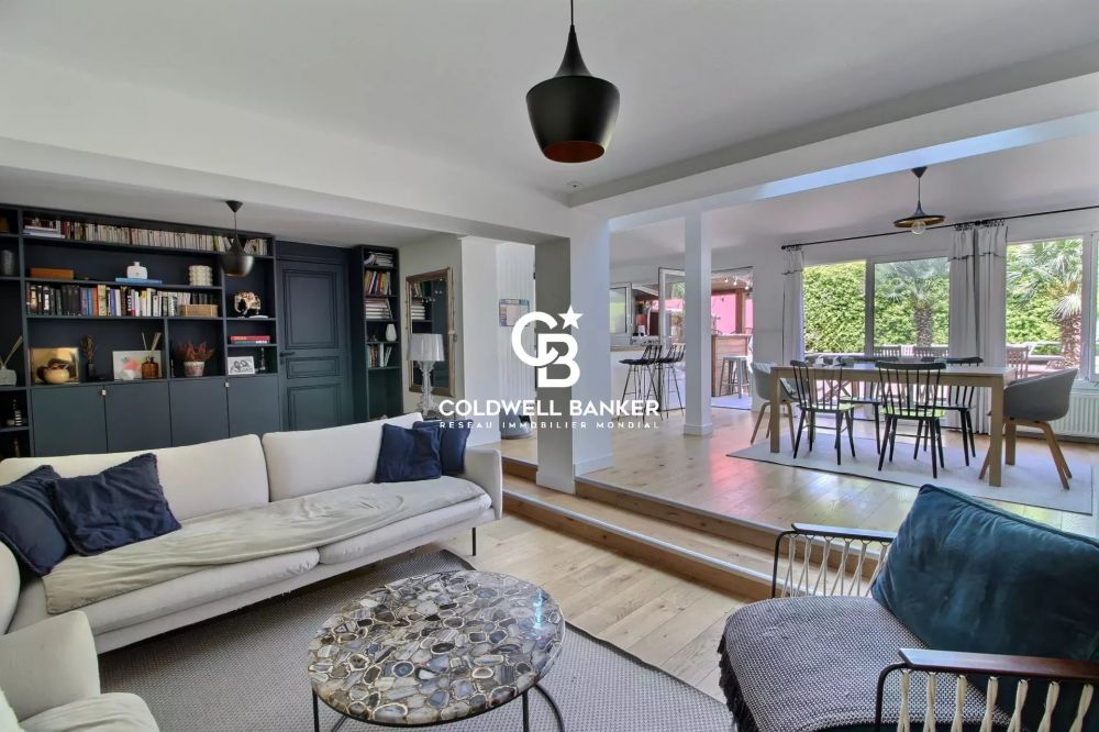 Maison à vendre à Bordeaux Caudéran – maison familiale en pierre avec piscine, garage et jardin sans vis-à-vis