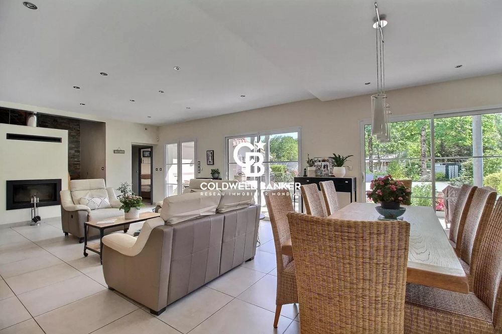 Spacieuse villa contemporaine avec piscine - Lège Bourg