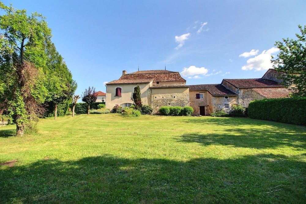 Maison en pierre avec dépendance et vue sur la campagne - Proche Bergerac
