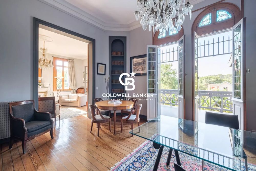 Exceptionnelle villa historique rénovée en ville d'Hiver : une demeure unique à Arcachon