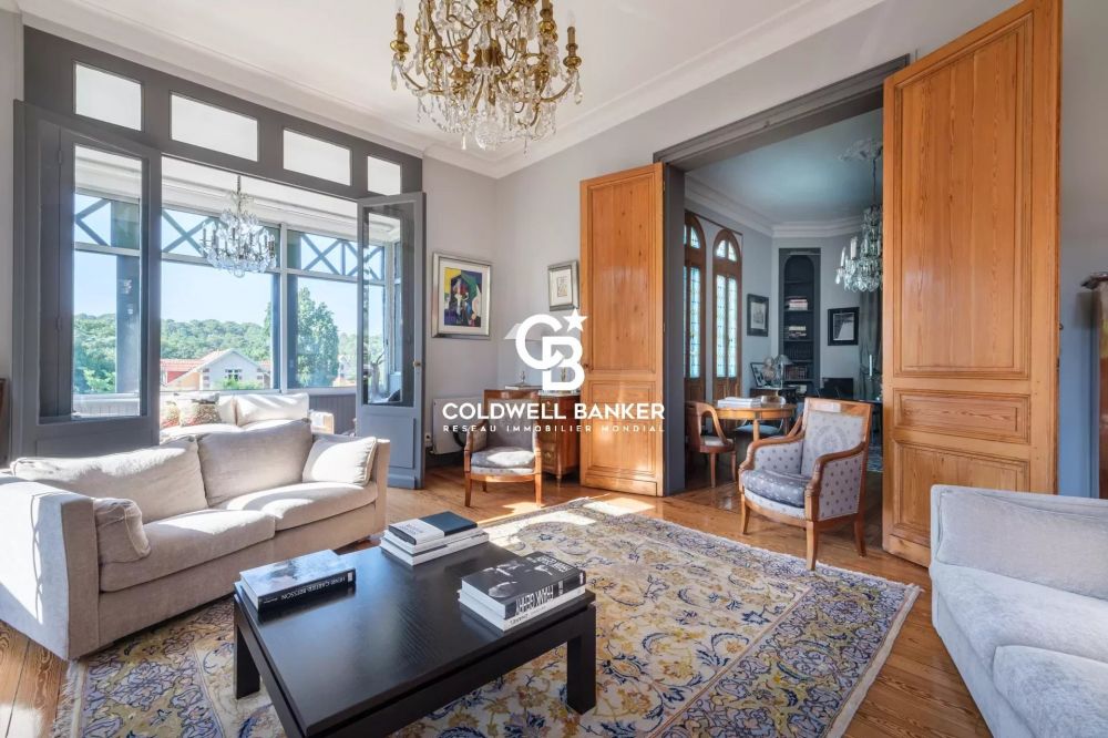 Exceptionnelle villa historique rénovée en ville d'Hiver : une demeure unique à Arcachon