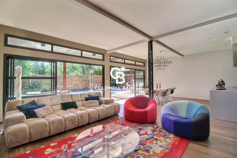 Maison en bois 4 chambres avec piscine et garage à vendre Bruges