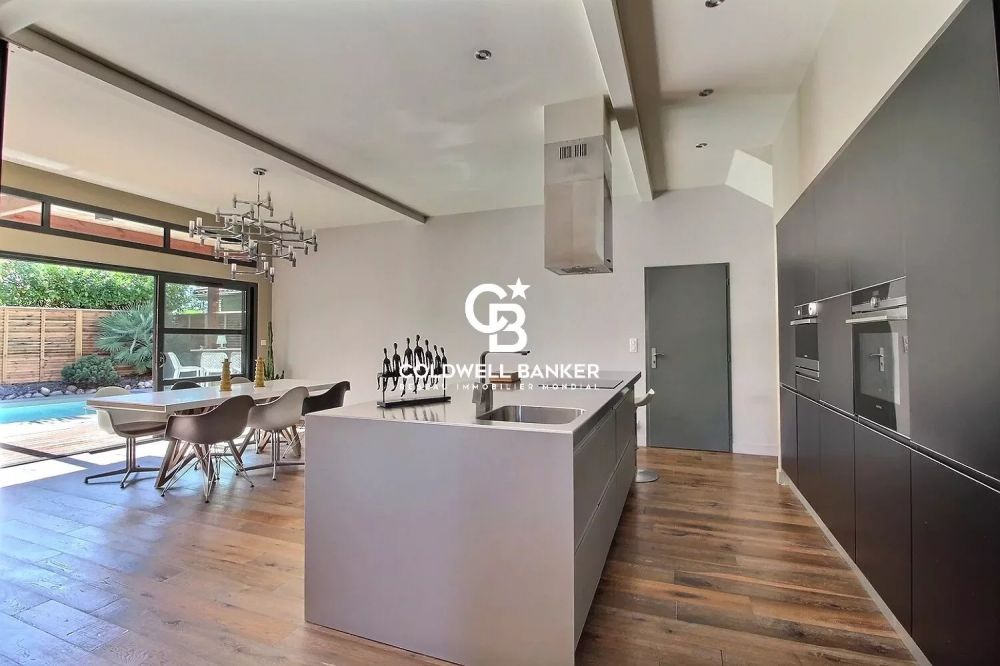 Maison en bois 4 chambres avec piscine et garage à vendre Bruges