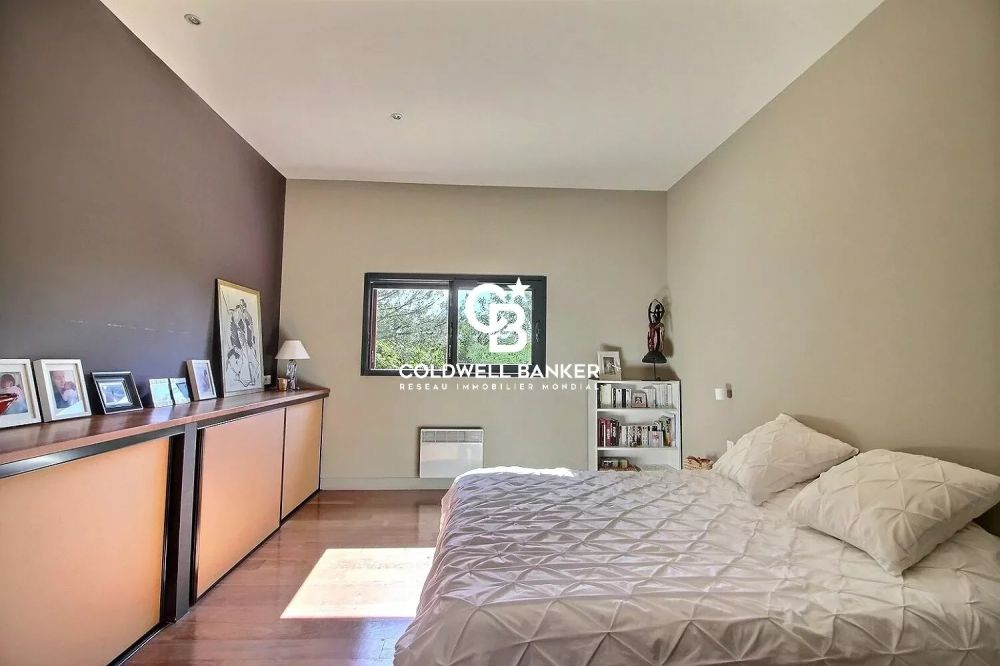 Maison en bois 4 chambres avec piscine et garage à vendre Bruges